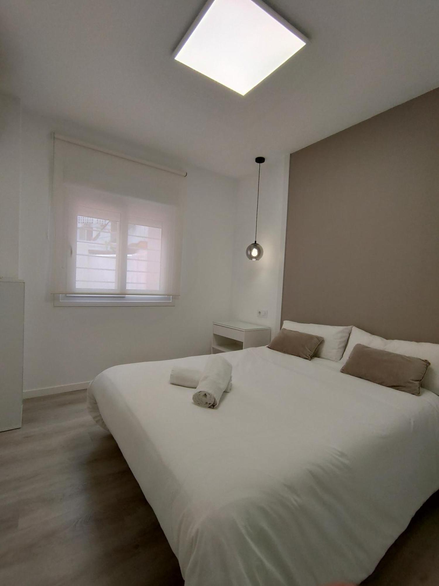 Casa Mallen, Con Amplia Terraza, En El Barrio De Nervion * Sevilla